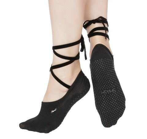 socks with grips adn a velvet ribbon tie up black color