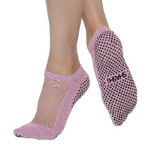 Lade das Bild in den Galerie-Viewer, grip socks with mesh on the top part of feet  in rose pink
